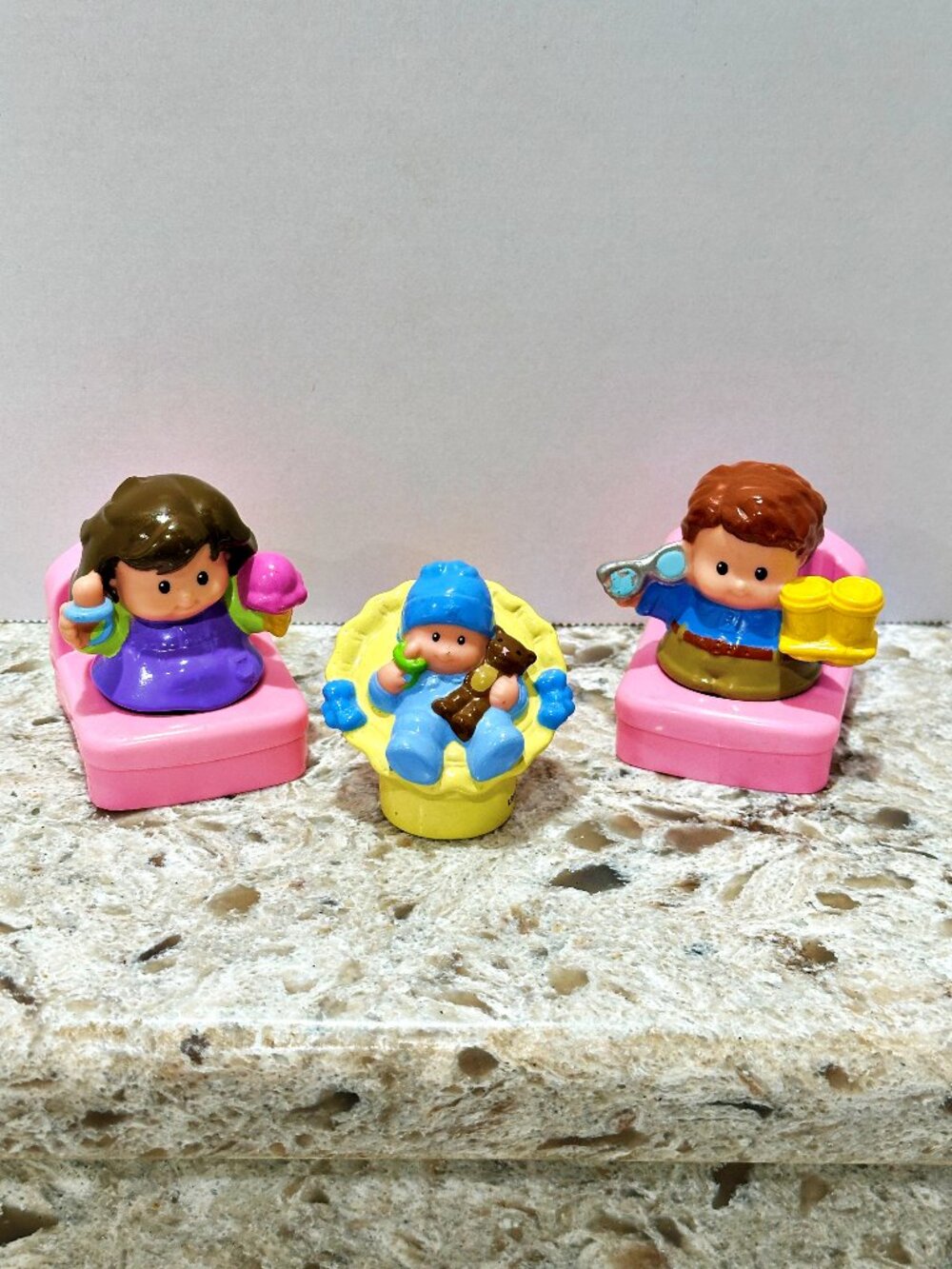 2008 Fisher Price Little People Happy Sounds Home Figures Dad Mom Baby 2 Chairs
